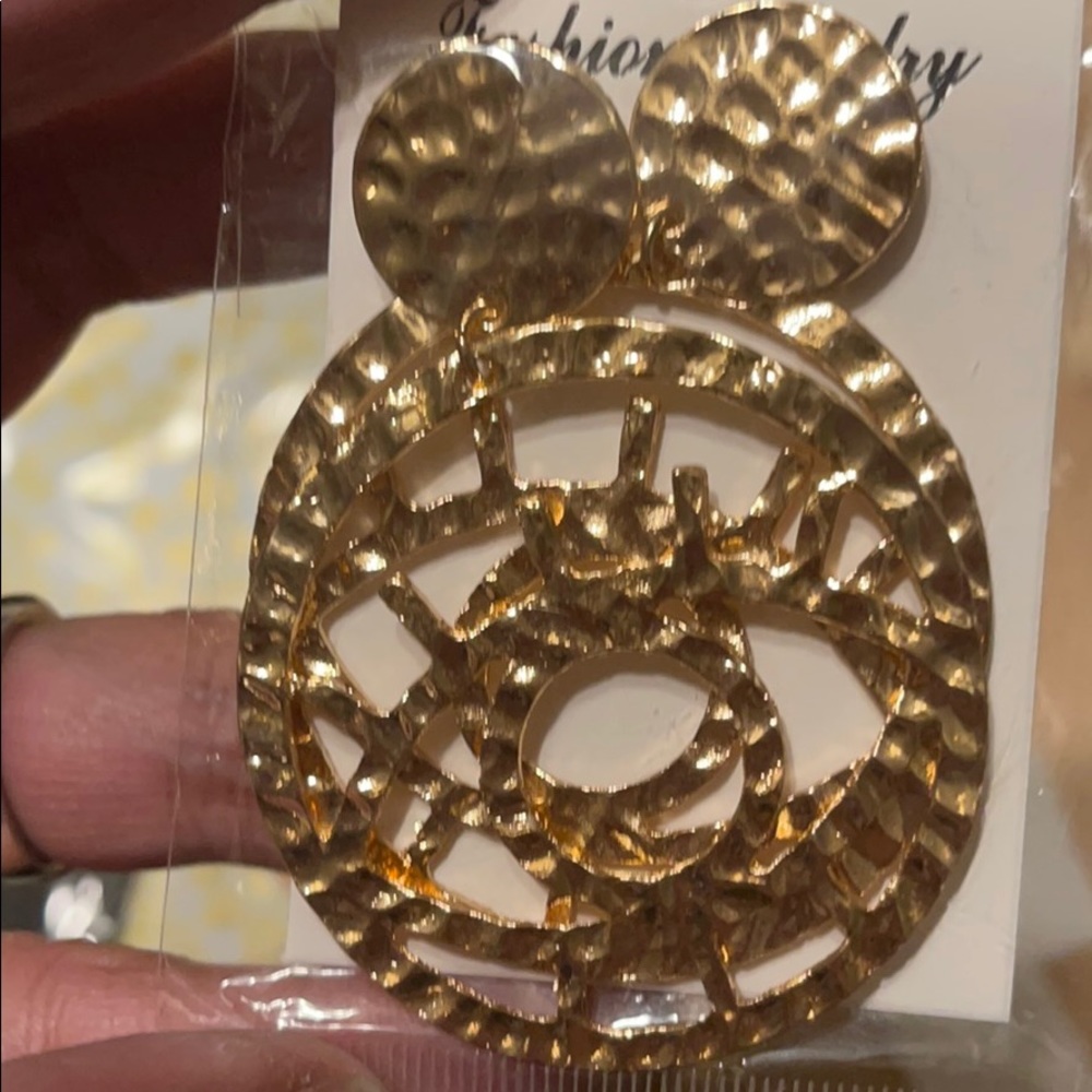 Gold plated hammered earrings